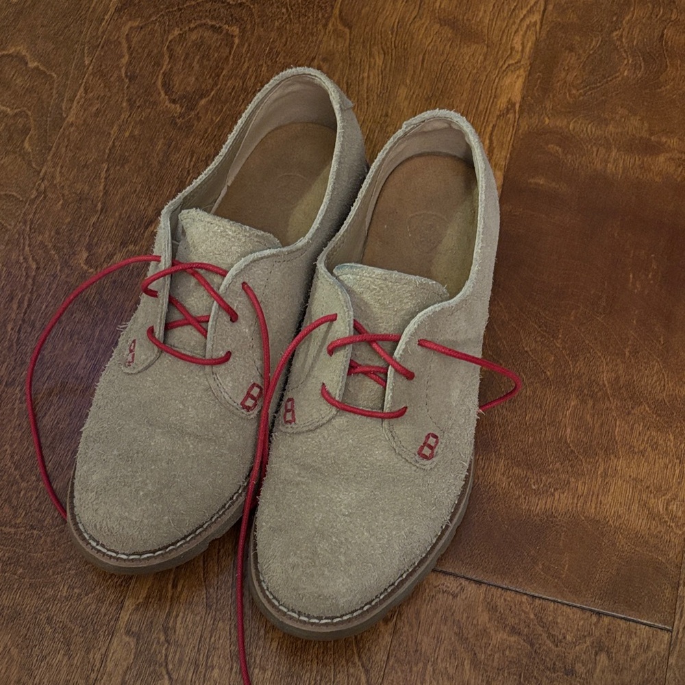 Men's Suede Lace-Up Shoes with Red Accents
